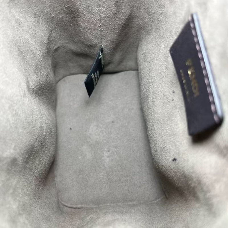 Fendi 抽繩小水桶包 22年 99新 18*12*10 配件塵袋-6