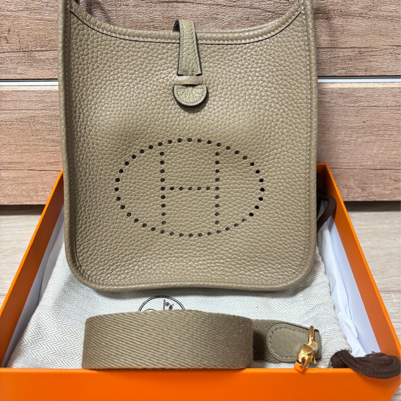 全新Hermes 愛馬仕 mini evelyne 16 餅乾色 金釦_附購證_W刻-10