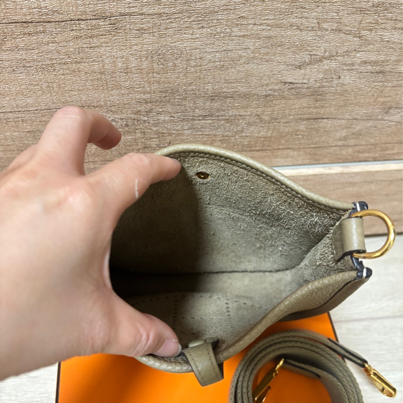 全新Hermes 愛馬仕 mini evelyne 16 餅乾色 金釦_附購證_W刻-9