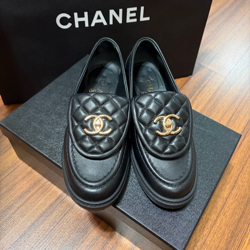 香奈兒CHANEL書包扣樂福鞋-0