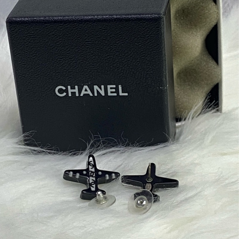 Chanel Airlines 16S Airplane Earrings-12