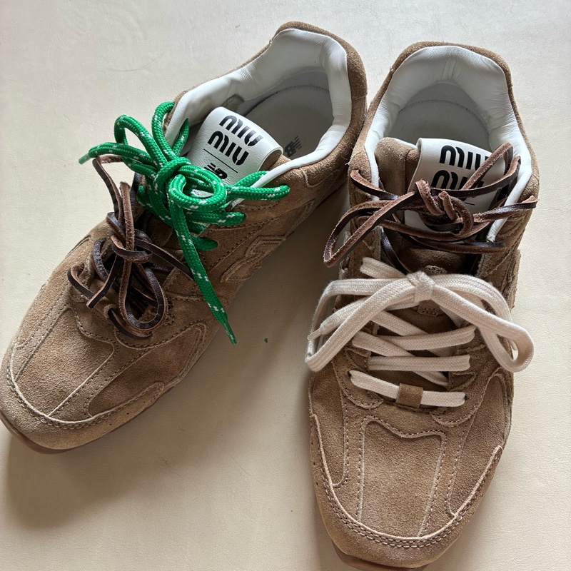 MIU MIU x New Balance 530 麂皮拼網眼運動鞋 亞麻色-8