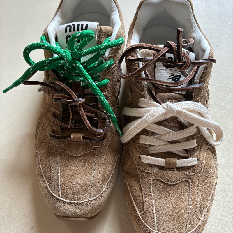 MIU MIU x New Balance 530 麂皮拼網眼運動鞋 亞麻色-9