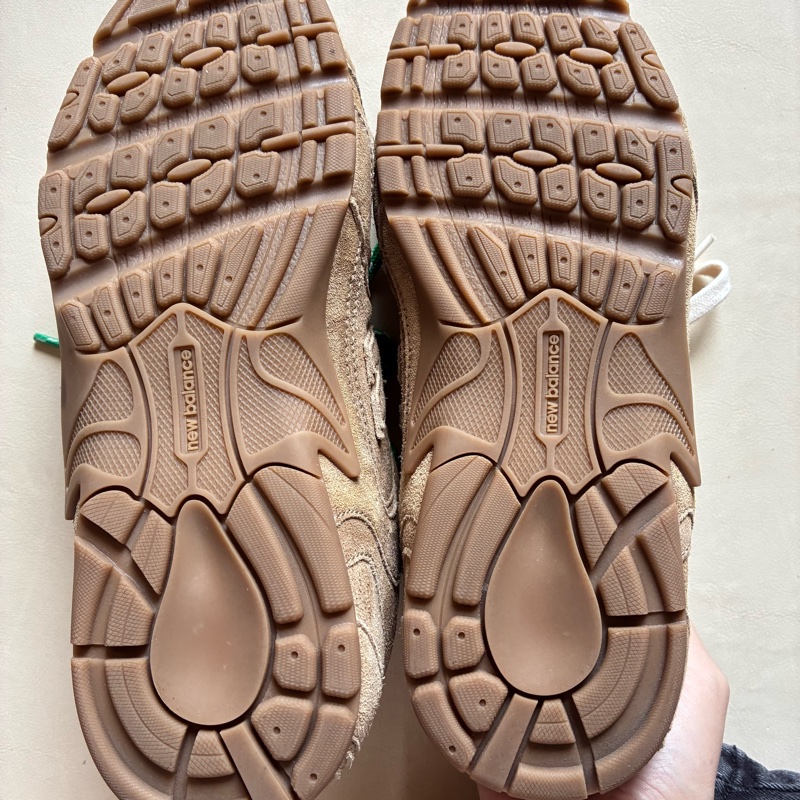 MIU MIU x New Balance 530 麂皮拼網眼運動鞋 亞麻色-12