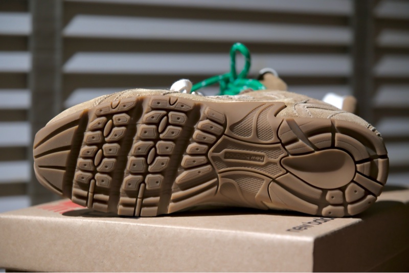 MIU MIU x New Balance 530 麂皮拼網眼運動鞋 亞麻色-4