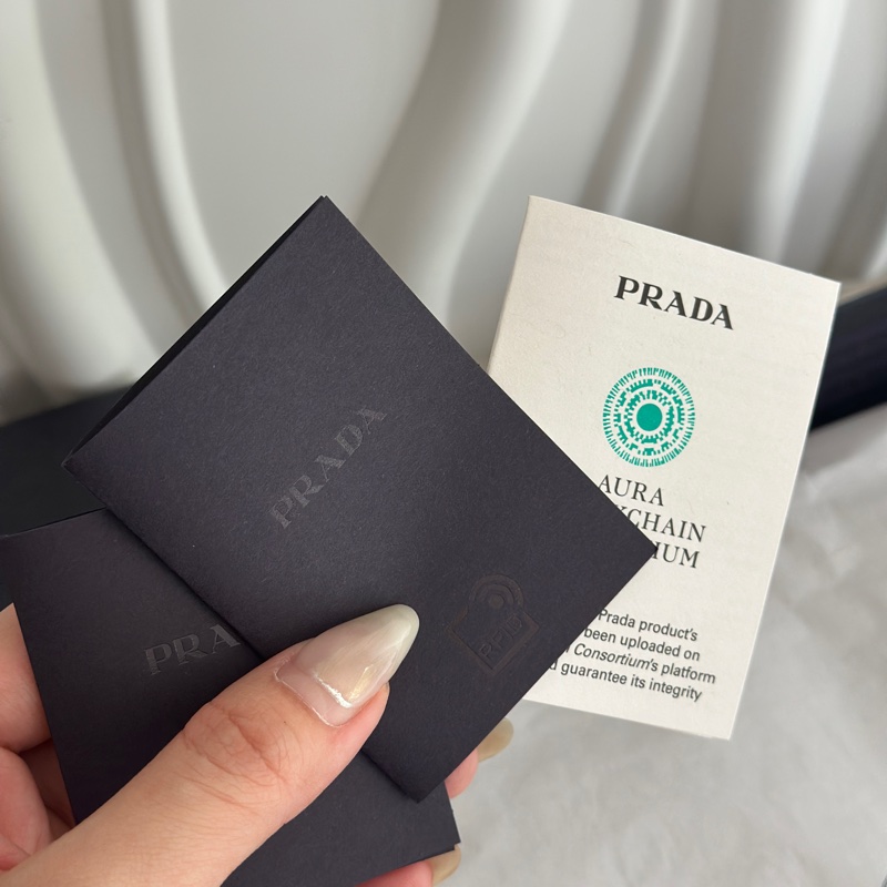 「登山運動超適合」Prada 手機包 軍綠色-25