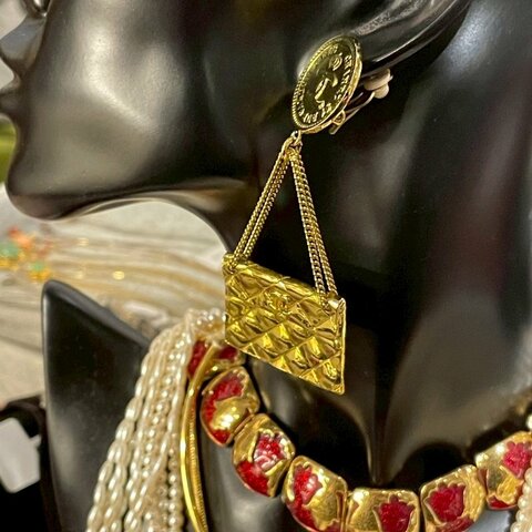 vintage Chanel 古董香奈兒1995年金色大 CC LOGO翻蓋包耳夾