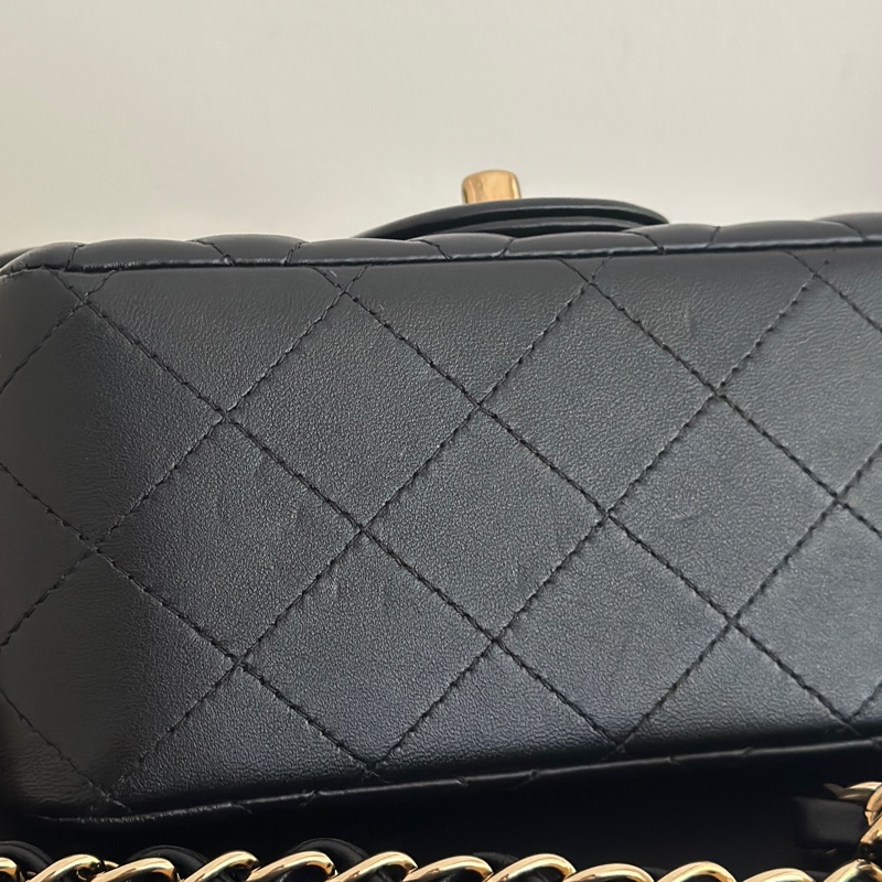 「最新晶片款」Chanel 黑金羊皮方胖-4