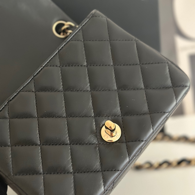 「最新晶片款」Chanel 黑金羊皮方胖-14