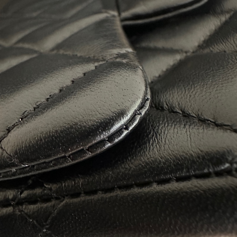 「最新晶片款」Chanel 黑金羊皮方胖-15