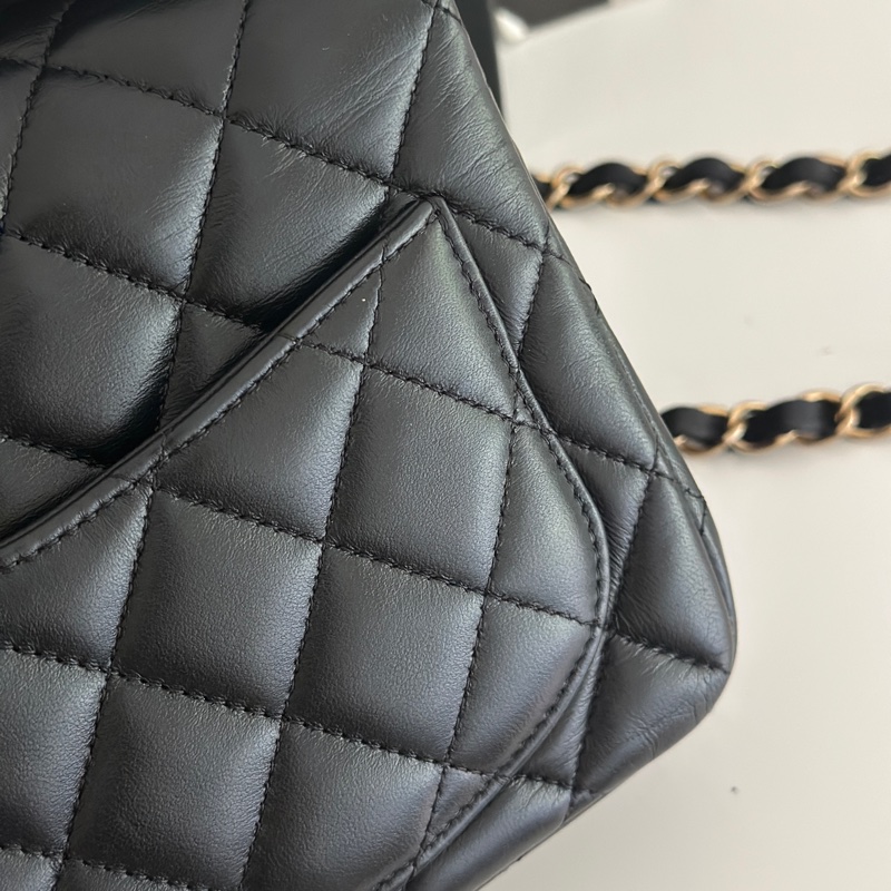 「最新晶片款」Chanel 黑金羊皮方胖-22