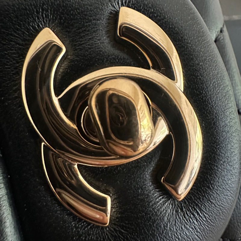 「最新晶片款」Chanel 黑金羊皮方胖-23