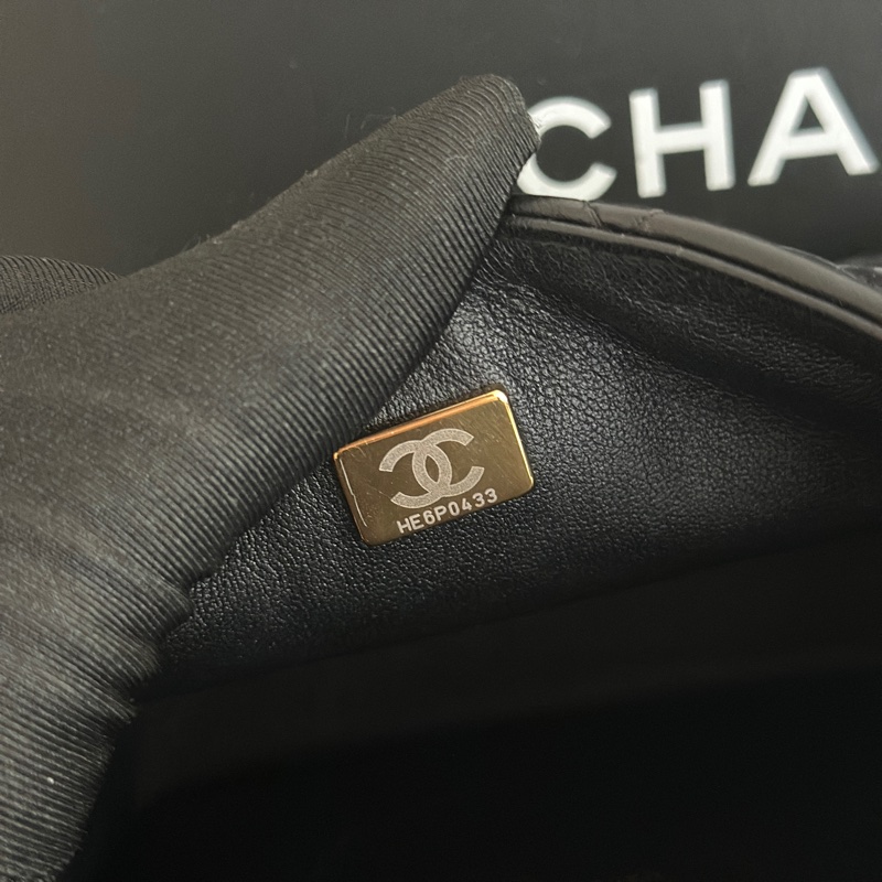 「最新晶片款」Chanel 黑金羊皮方胖-26