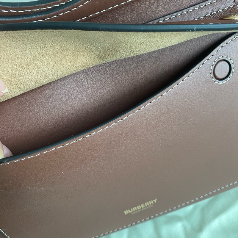 Burberry 餃子包 棕色-6