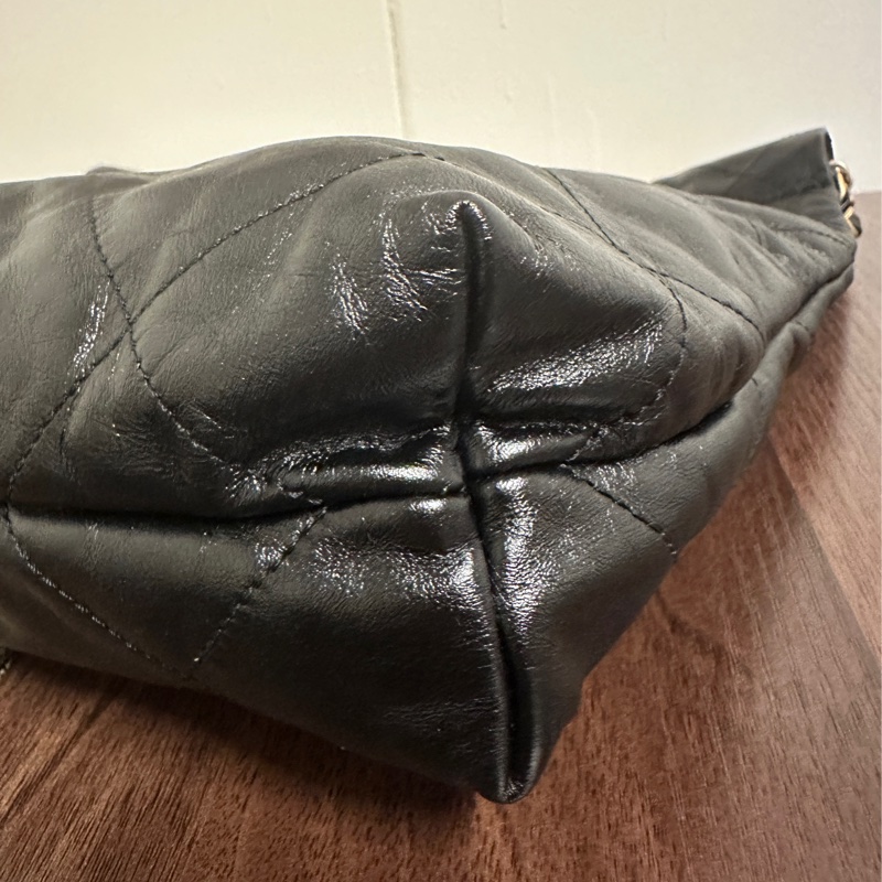 9.9新Chanel 22 bag 小號 亮面小牛皮/黑金/晶片款 香奈兒-10