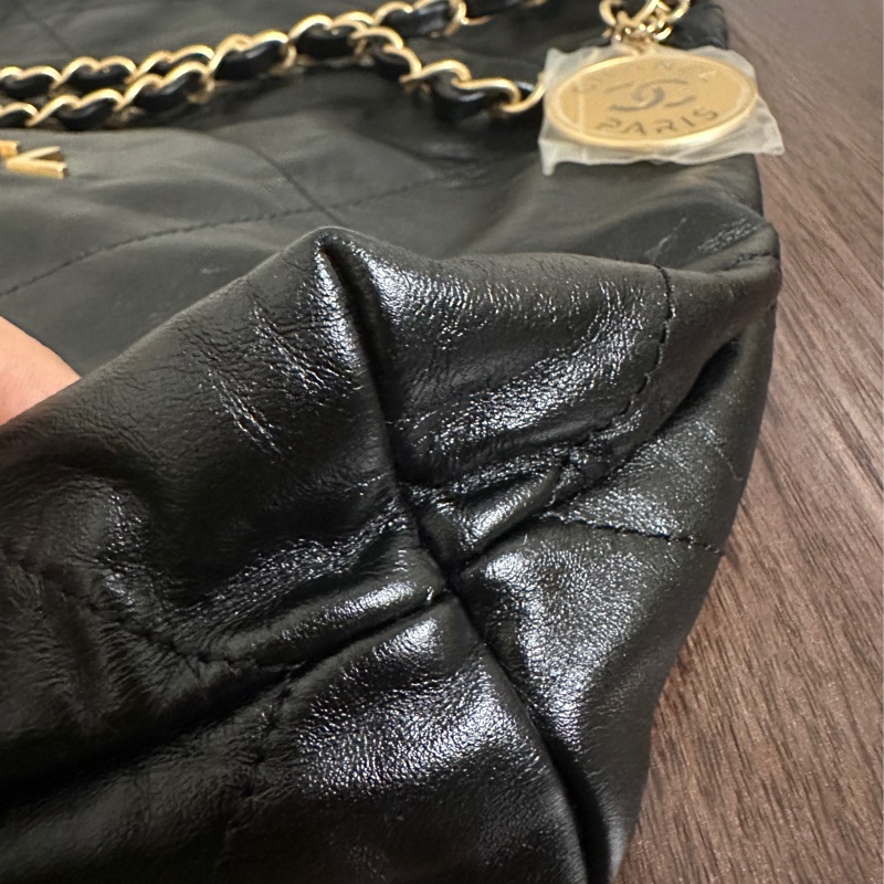 9.9新Chanel 22 bag 小號 亮面小牛皮/黑金/晶片款 香奈兒-12