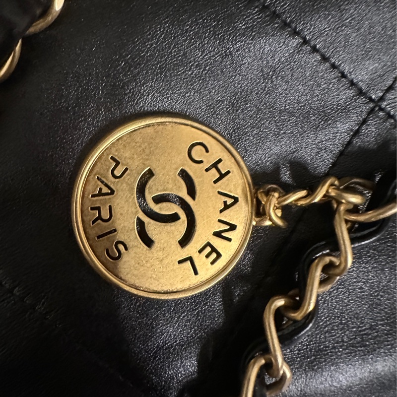 9.9新Chanel 22 bag 小號 亮面小牛皮/黑金/晶片款 香奈兒-21
