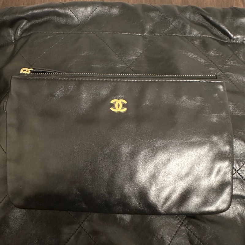 9.9新Chanel 22 bag 小號 亮面小牛皮/黑金/晶片款 香奈兒-25