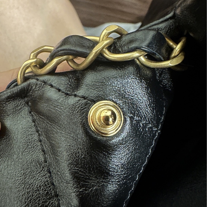 9.9新Chanel 22 bag 小號 亮面小牛皮/黑金/晶片款 香奈兒-18