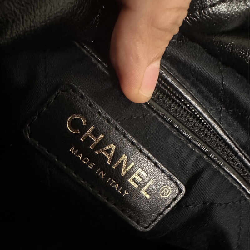 9.9新Chanel 22 bag 小號 亮面小牛皮/黑金/晶片款 香奈兒-39
