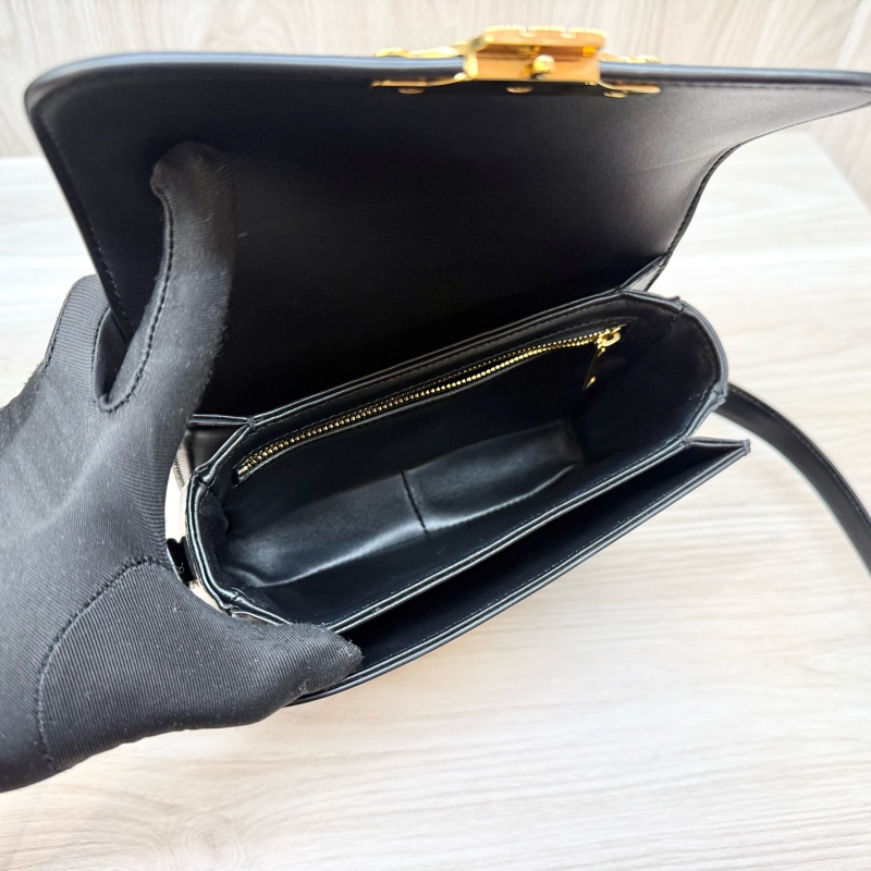 CELINE黑金TEEN TRIOMPHE肩側背188423BF4.38NO-10