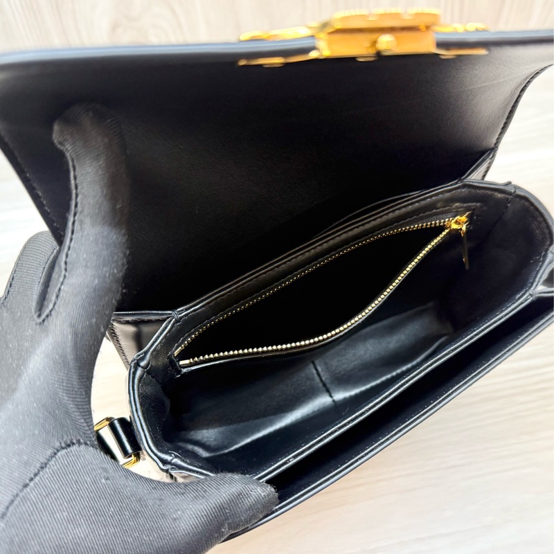 CELINE黑金TEEN TRIOMPHE肩側背188423BF4.38NO-12