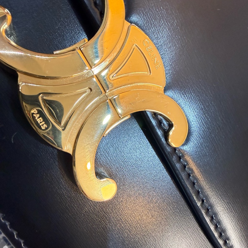 CELINE黑金TEEN TRIOMPHE肩側背188423BF4.38NO-23