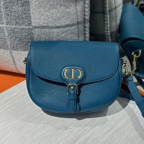 Dior Bobby medium 粒面牛皮
