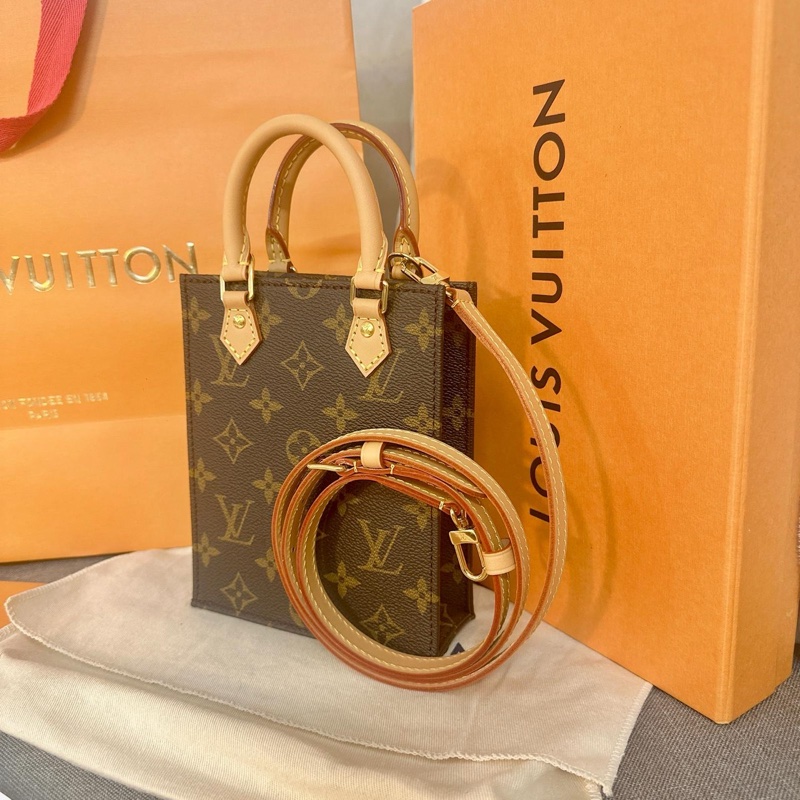 「JL精品代購」全新 LV Petit Sac Plat 小款琴譜包-0