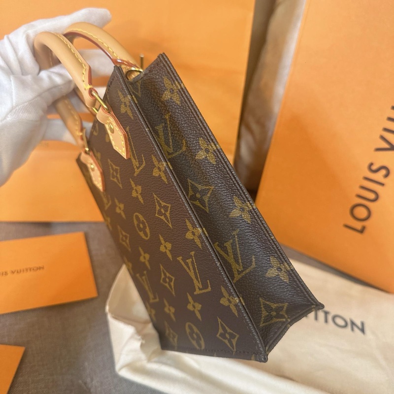 「JL精品代購」全新 LV Petit Sac Plat 小款琴譜包-3