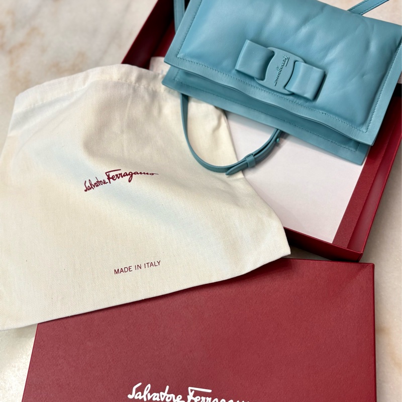 近全新Salvatore Ferragamo 土耳其石藍肩包/手提真皮包-2