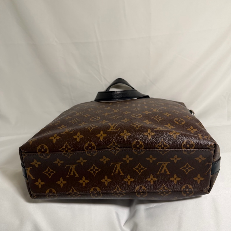 Louis Vuitton-11