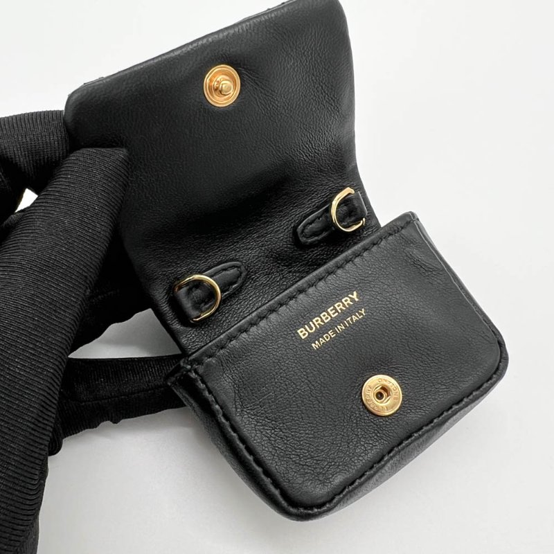 【Roi x 米蘭站-名人公益精品】 BURBERRY 黑羊皮金扣Lola耳機包-5
