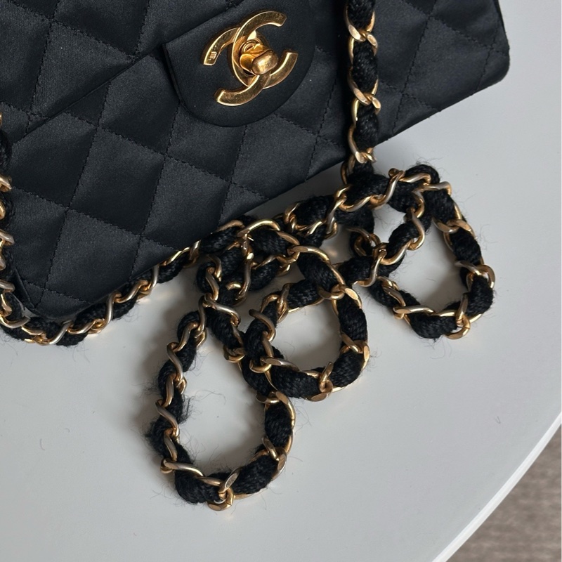 Chanel緞面方胖子🖤-6