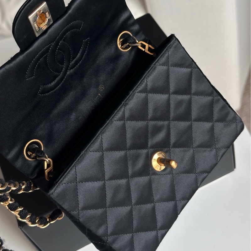 Chanel緞面方胖子🖤-7