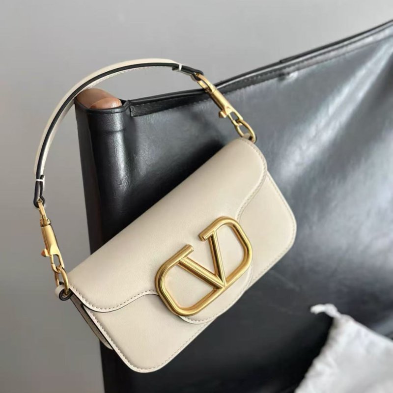 valentino 新款loco金扣白色法棍包手提腋下包20×11×5cm,全新閒置配件塵袋-4