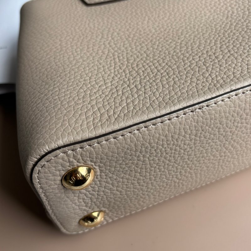 ::LOUIS VUITTON:: LV M94634 Capucines BB斑鳩灰色皮革金LOGO手提兩用包 肩背包-9