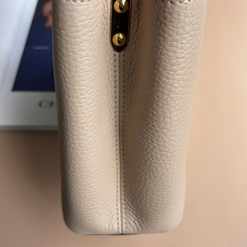 ::LOUIS VUITTON:: LV M94634 Capucines BB斑鳩灰色皮革金LOGO手提兩用包 肩背包-14