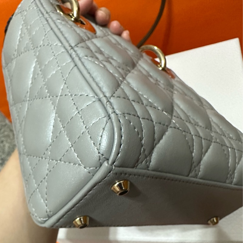 (已售出）Lady Dior 迷你包 蛋白石灰色珠光 Cannage 籐格紋羊皮-4