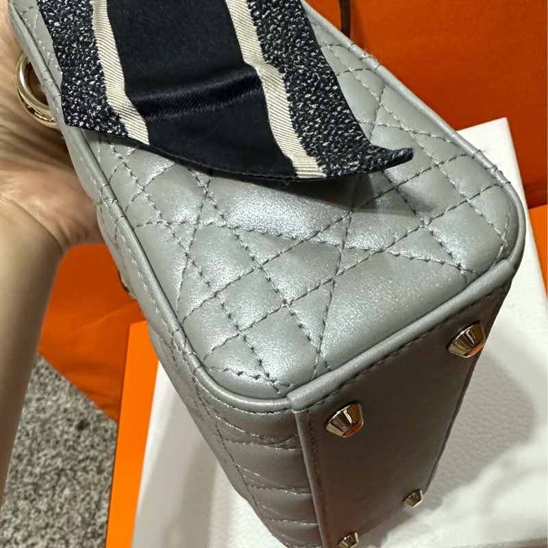 (已售出）Lady Dior 迷你包 蛋白石灰色珠光 Cannage 籐格紋羊皮-5