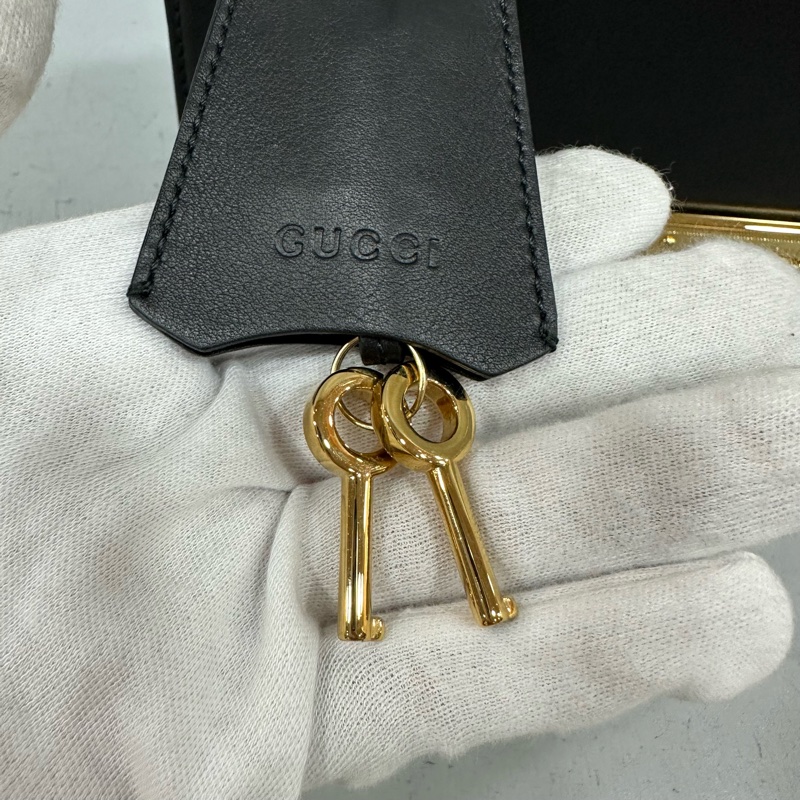 gucci 409486 黑色金釦鎖頭 肩背包-18