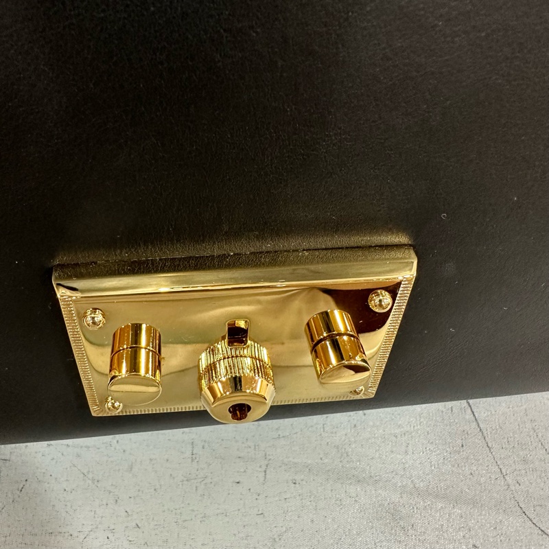 gucci 409486 黑色金釦鎖頭 肩背包-26