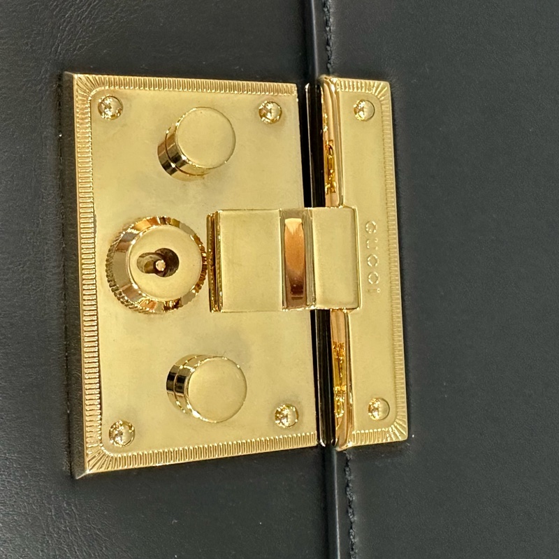 gucci 409486 黑色金釦鎖頭 肩背包-29