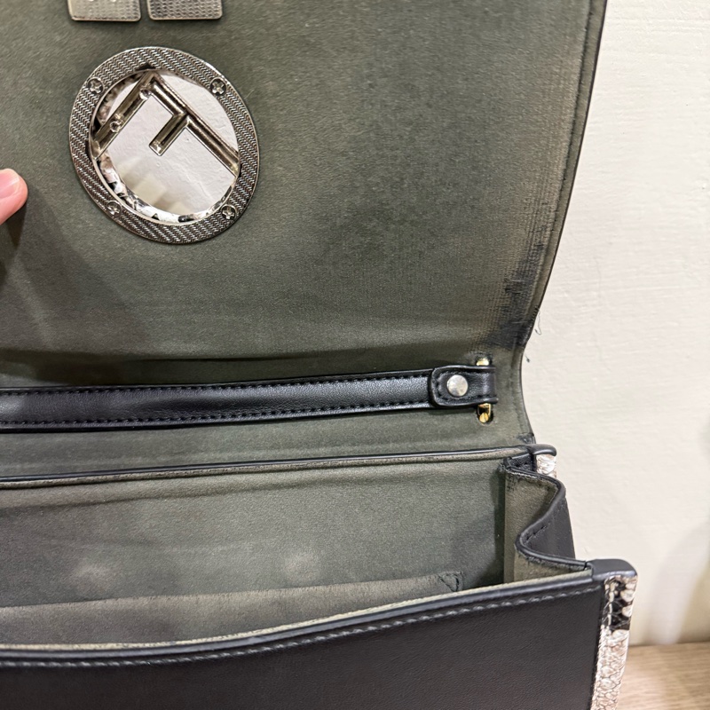 kan i系列f fendi logo小雛菊肩背包-18