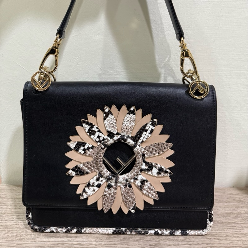 kan i系列f fendi logo小雛菊肩背包-10