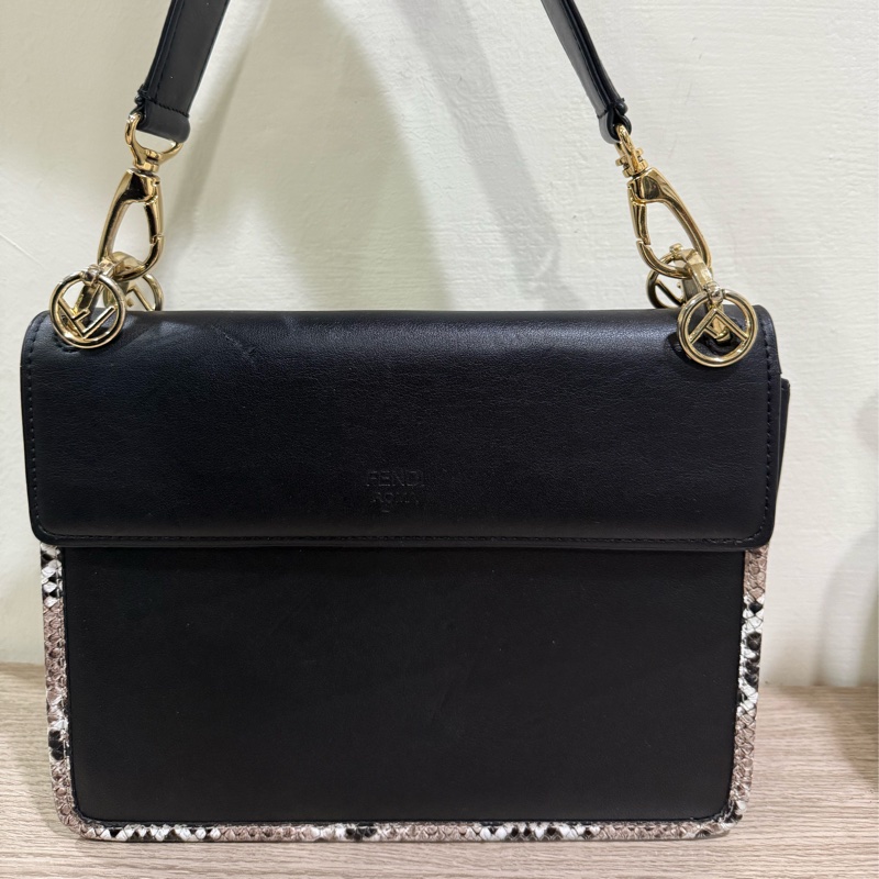 kan i系列f fendi logo小雛菊肩背包-1