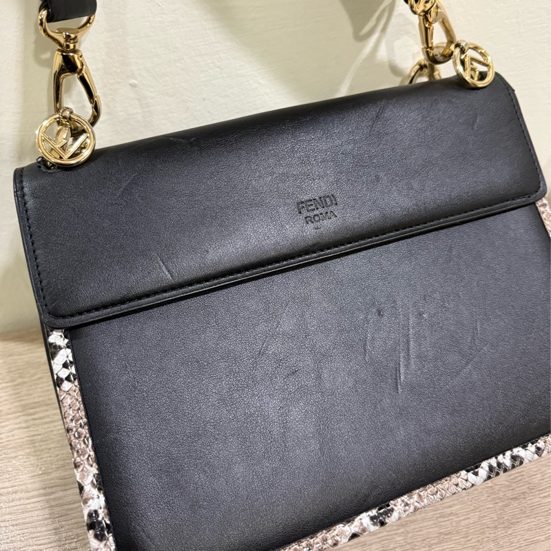 kan i系列f fendi logo小雛菊肩背包-2