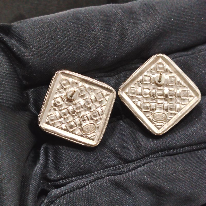CHANEL經典菱形透明樹脂CC水鑽耳環-1