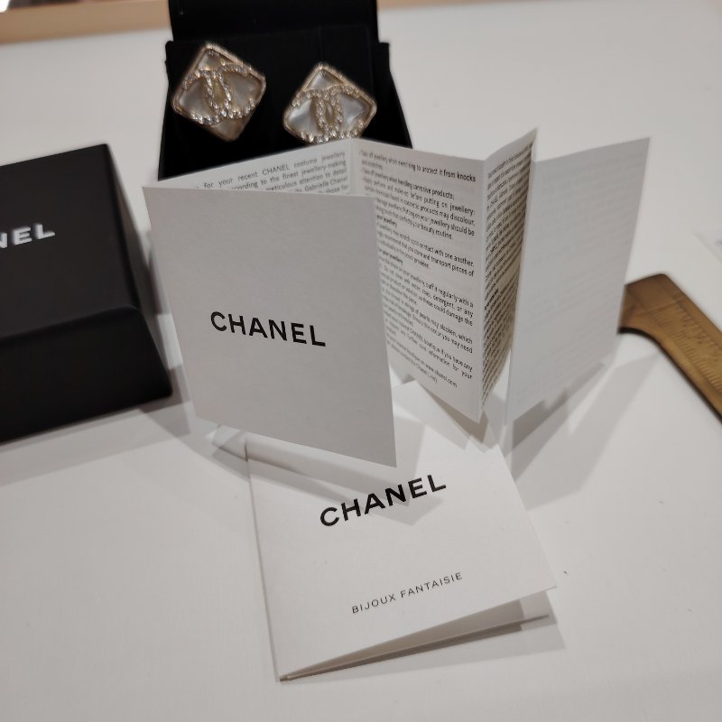 CHANEL經典菱形透明樹脂CC水鑽耳環-3