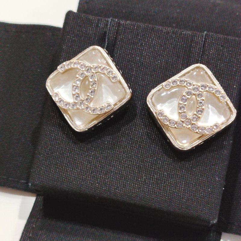 CHANEL經典菱形透明樹脂CC水鑽耳環-5